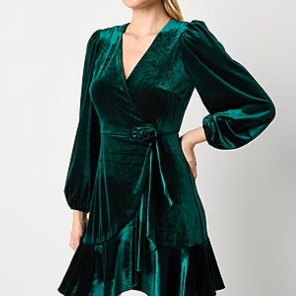 NEW Melonie Size 10 Petite Dk Green Long Sleeve Velvet Fit + Flare Wrap Dress